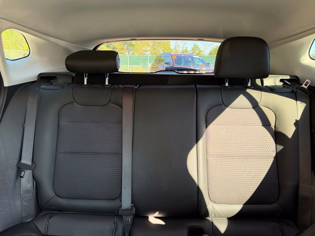 Used 2025 Chevrolet Trax LT FWD image 47