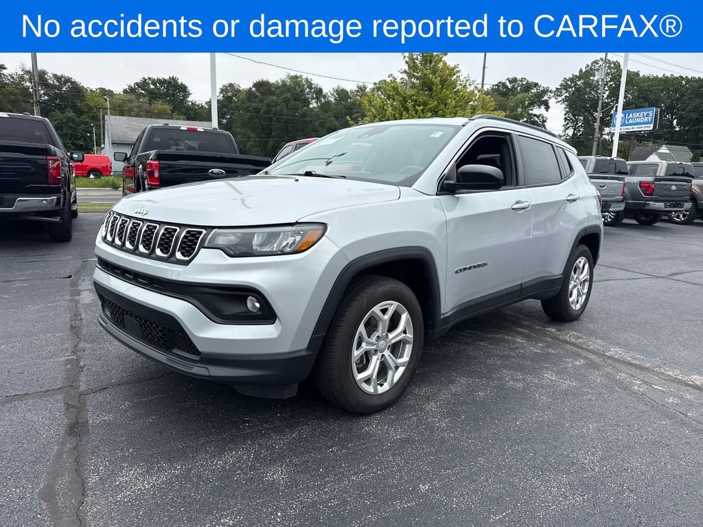 Used 2024 Jeep Compass Latitude AWD/4WD image 2
