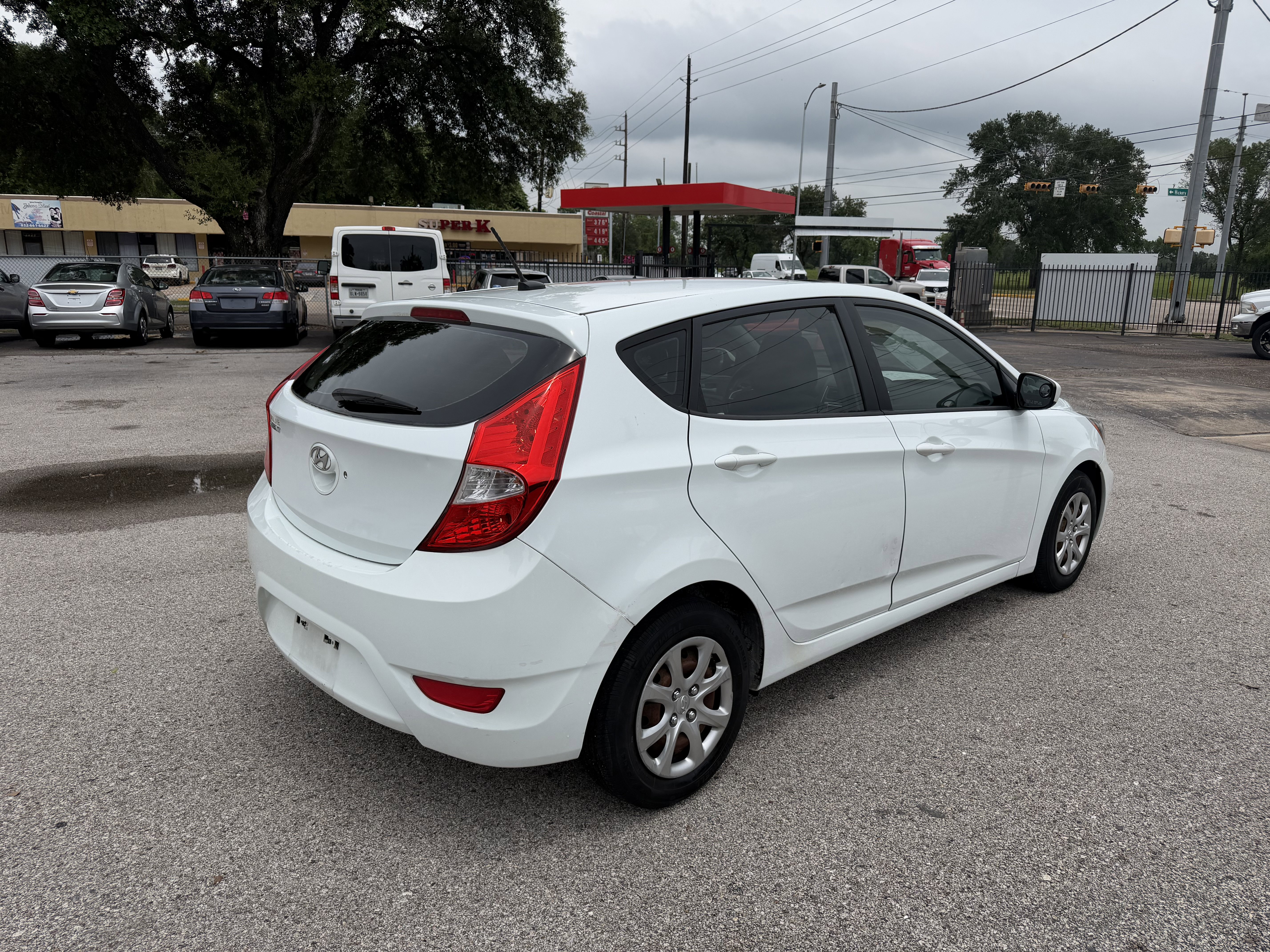Used 2013 Hyundai Accent GS FWD image 5