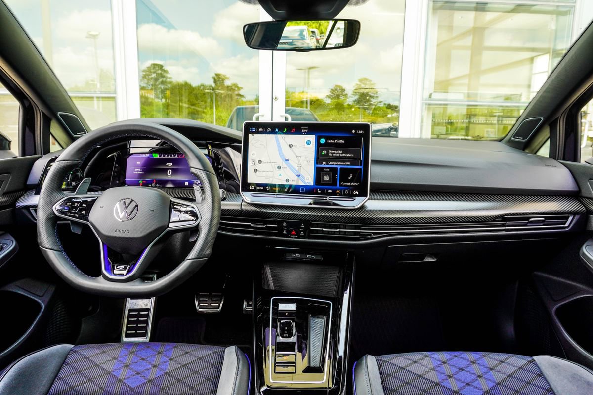 Used 2025 Volkswagen Golf R Black Edition image 5