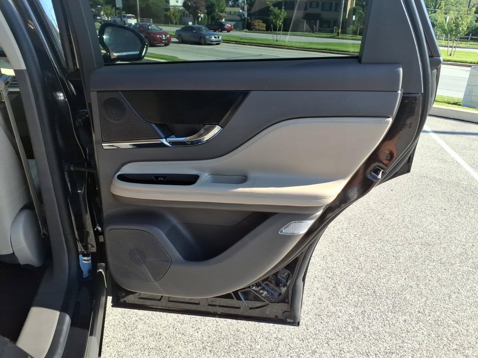 Certified 2024 Lincoln Corsair AWD image 29