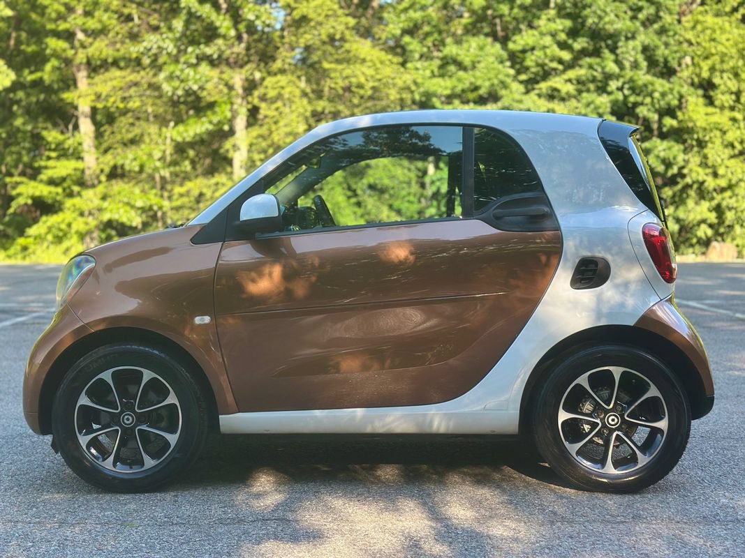Used 2016 smart fortwo passion RWD image 5