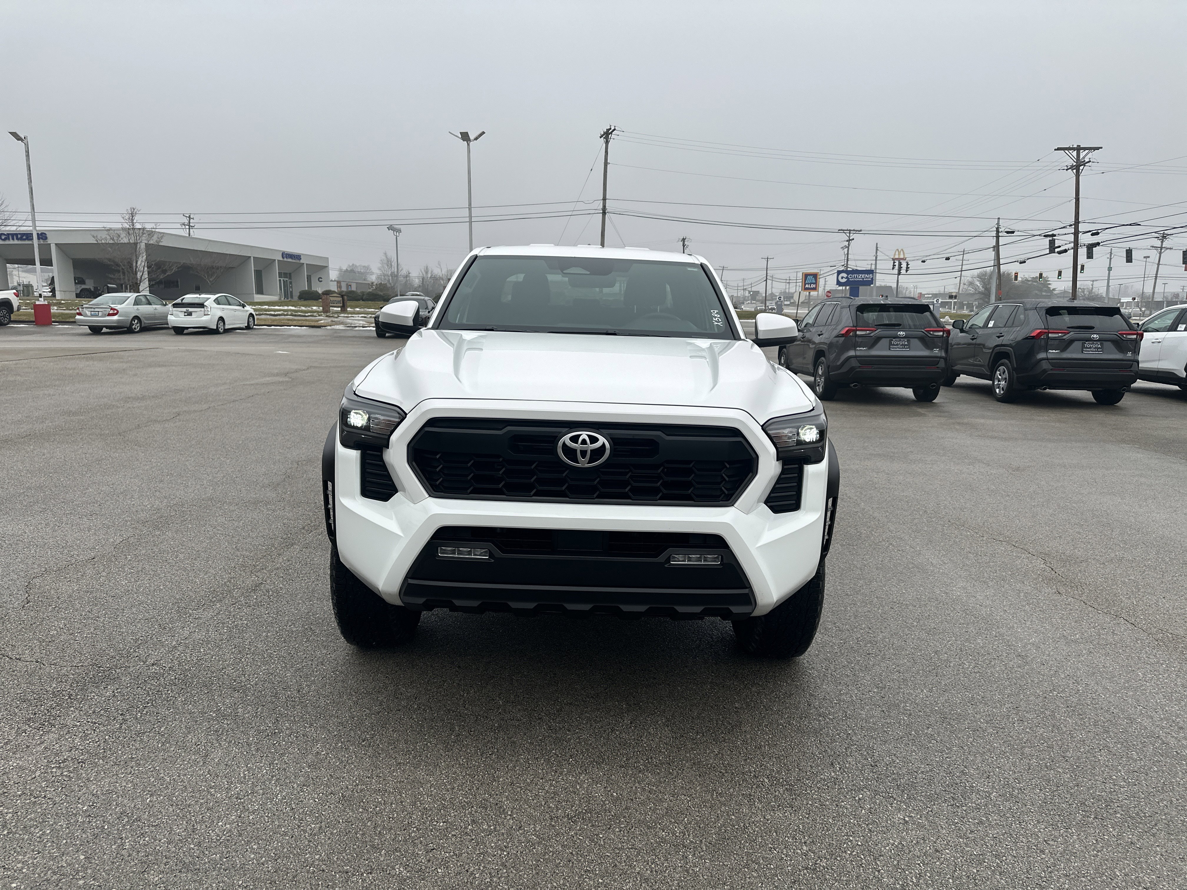 Certified 2025 Toyota Tacoma TRD Off-Road image 2