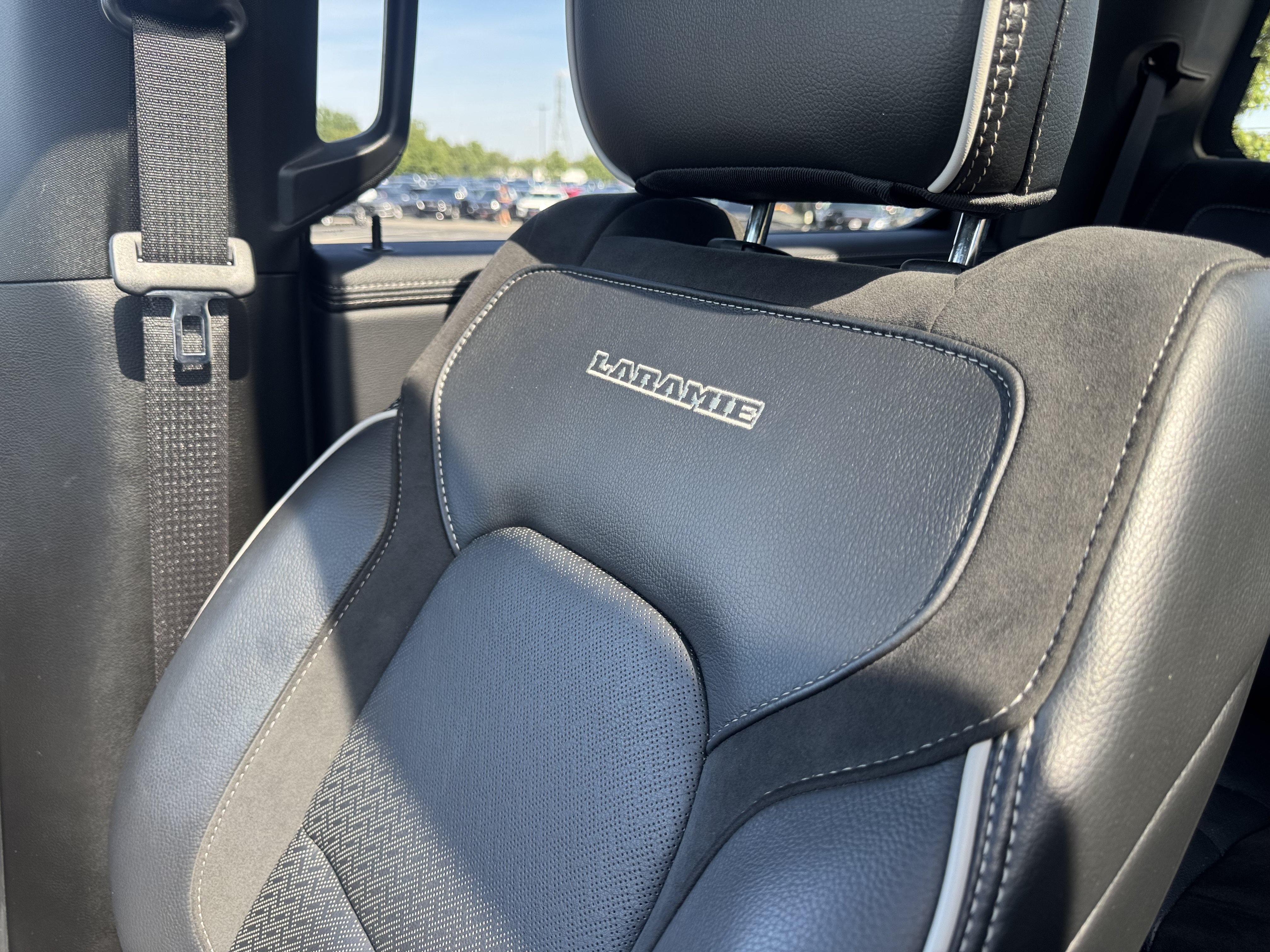 Used 2025 RAM 1500 Laramie AWD/4WD image 40