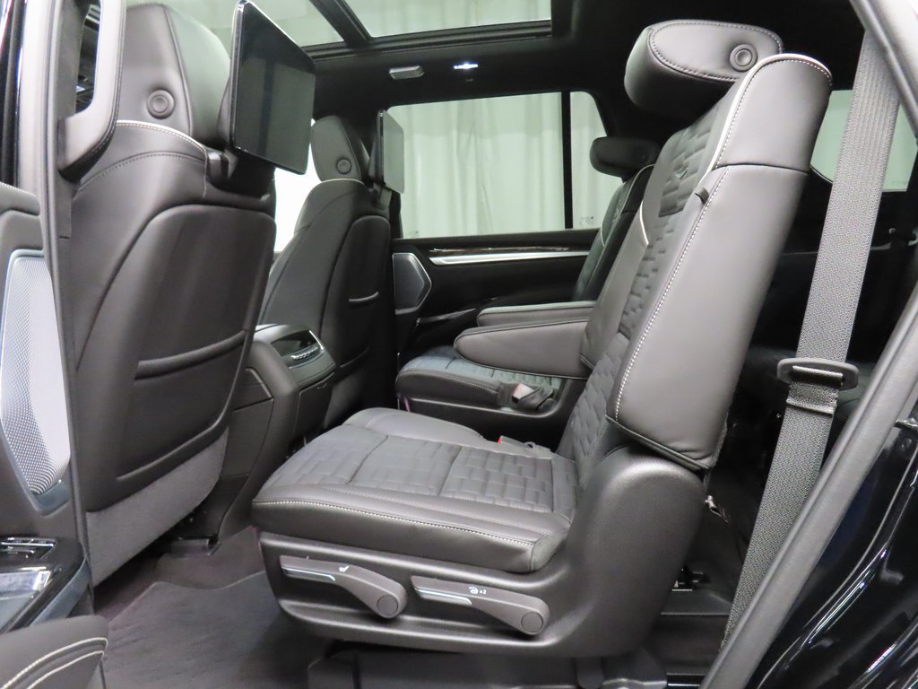 Used 2026 Cadillac Escalade Platinum Sport w/ LPO, Floor Liner Package AWD/4WD image 10