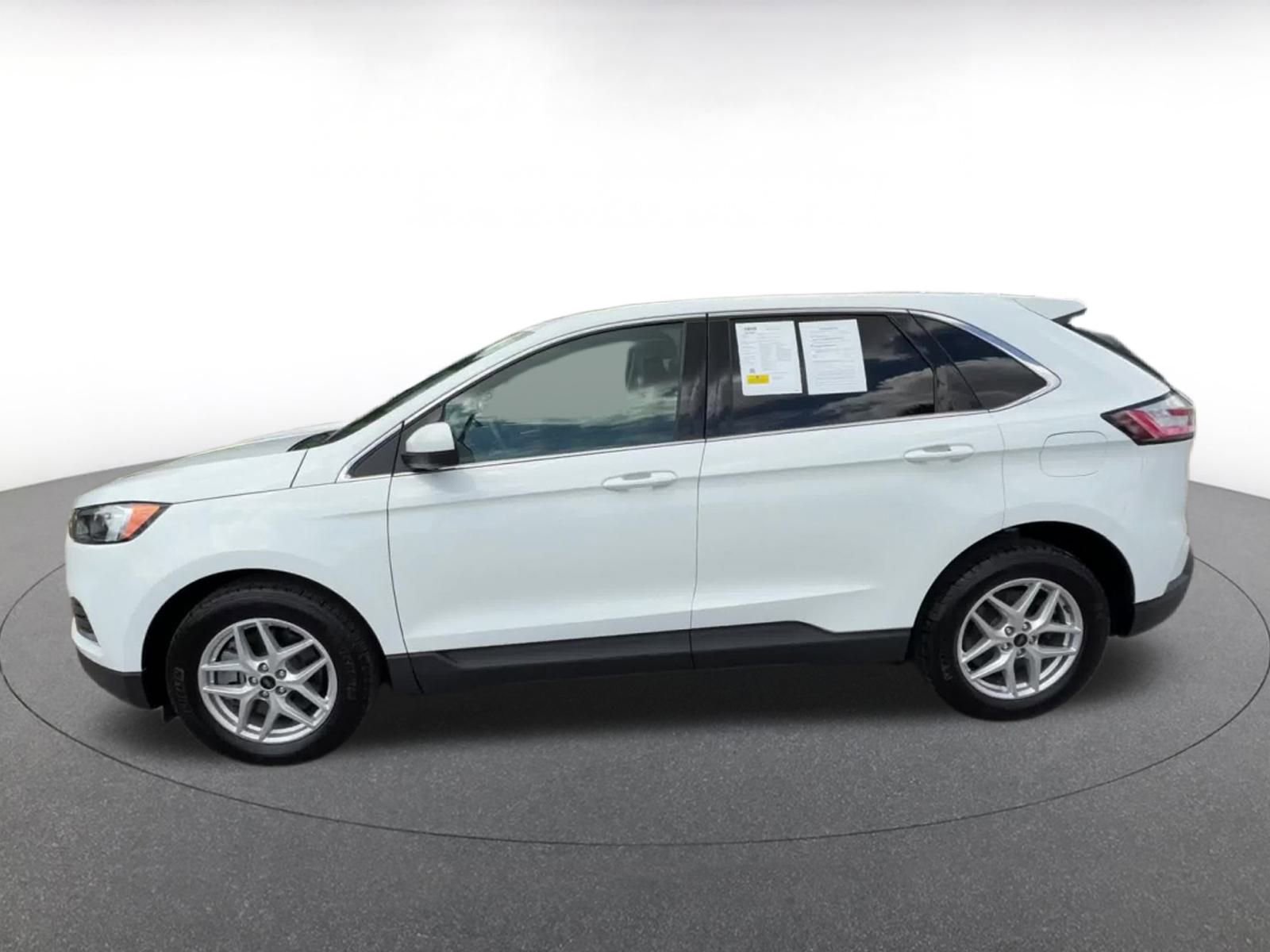 Used 2024 Ford Edge SEL image 9
