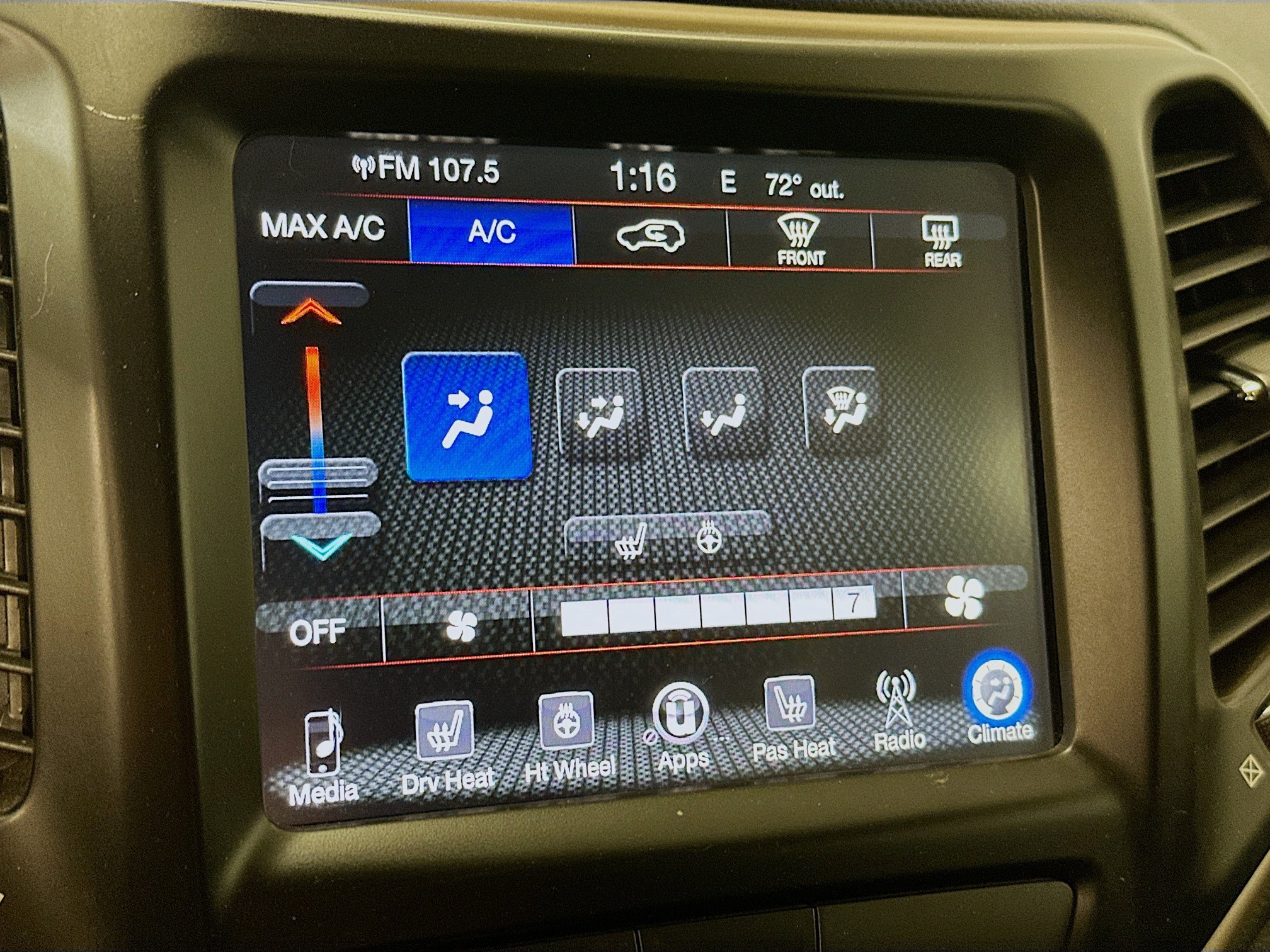Used 2016 Jeep Cherokee Latitude AWD/4WD image 23