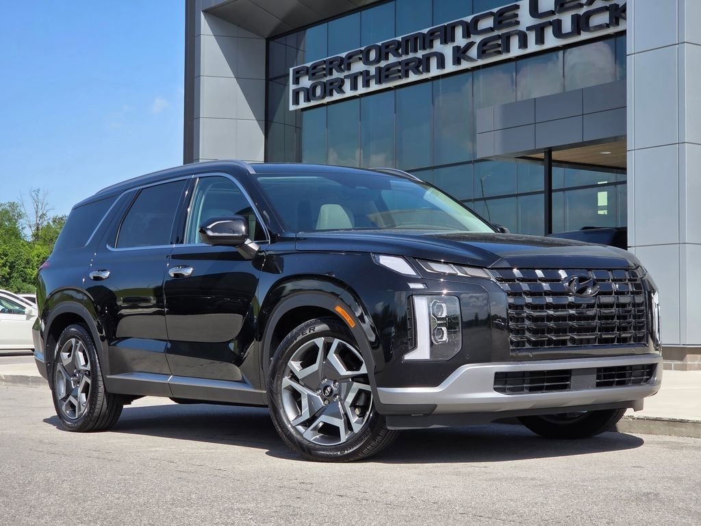 Used 2023 Hyundai Palisade Limited w/ Cargo Package AWD/4WD image 2