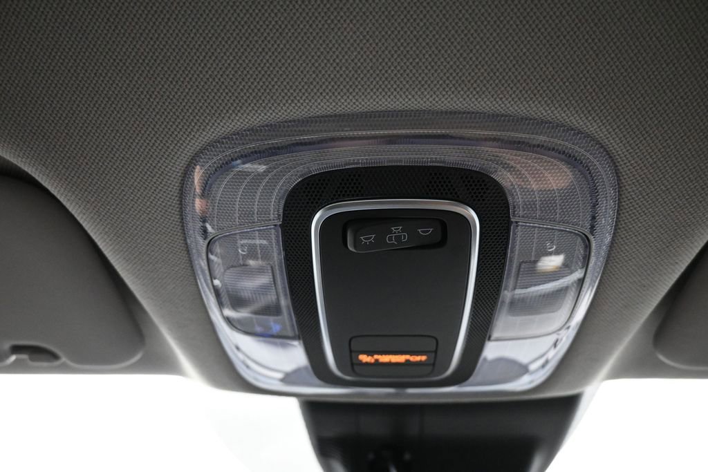 Used 2025 Hyundai Elantra SE FWD image 17
