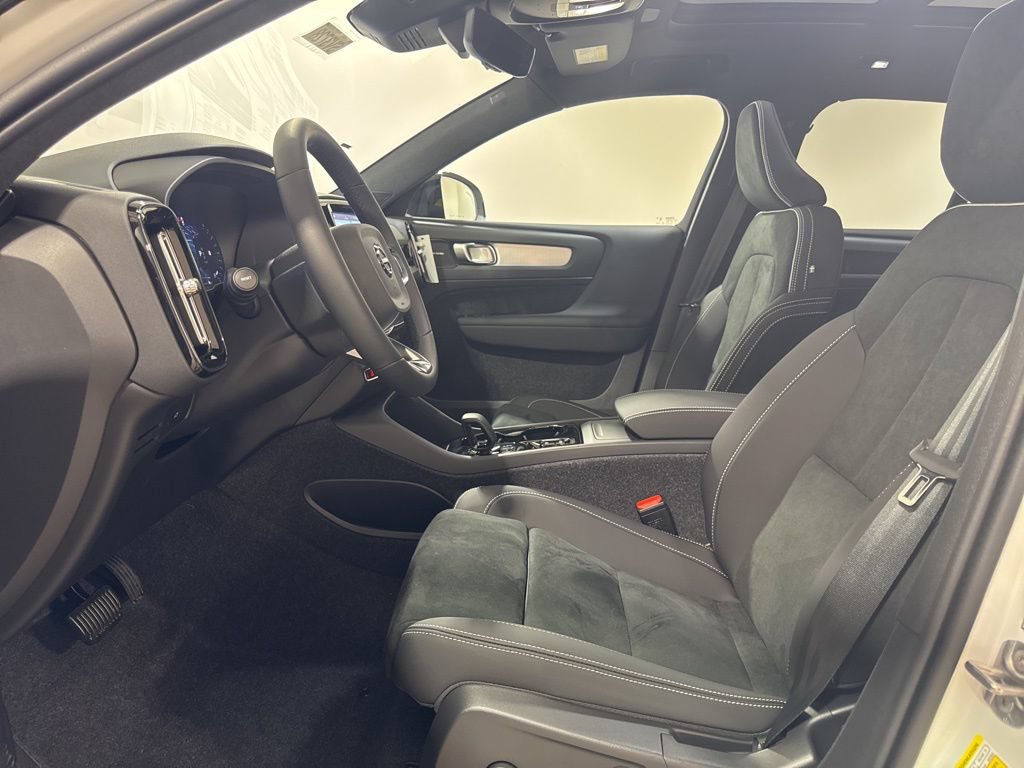 New 2026 Volvo XC40 B5 Ultra w/ Climate Package AWD/4WD image 19