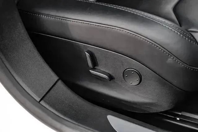 Used 2018 Tesla Model S 75D image 37