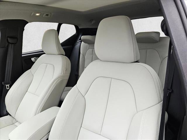 Used 2026 Volvo XC40 B5 Ultra w/ Climate Package image 16