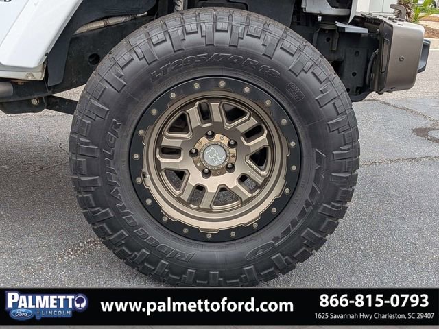 Used 2017 Jeep Wrangler Unlimited Sahara AWD/4WD image 11