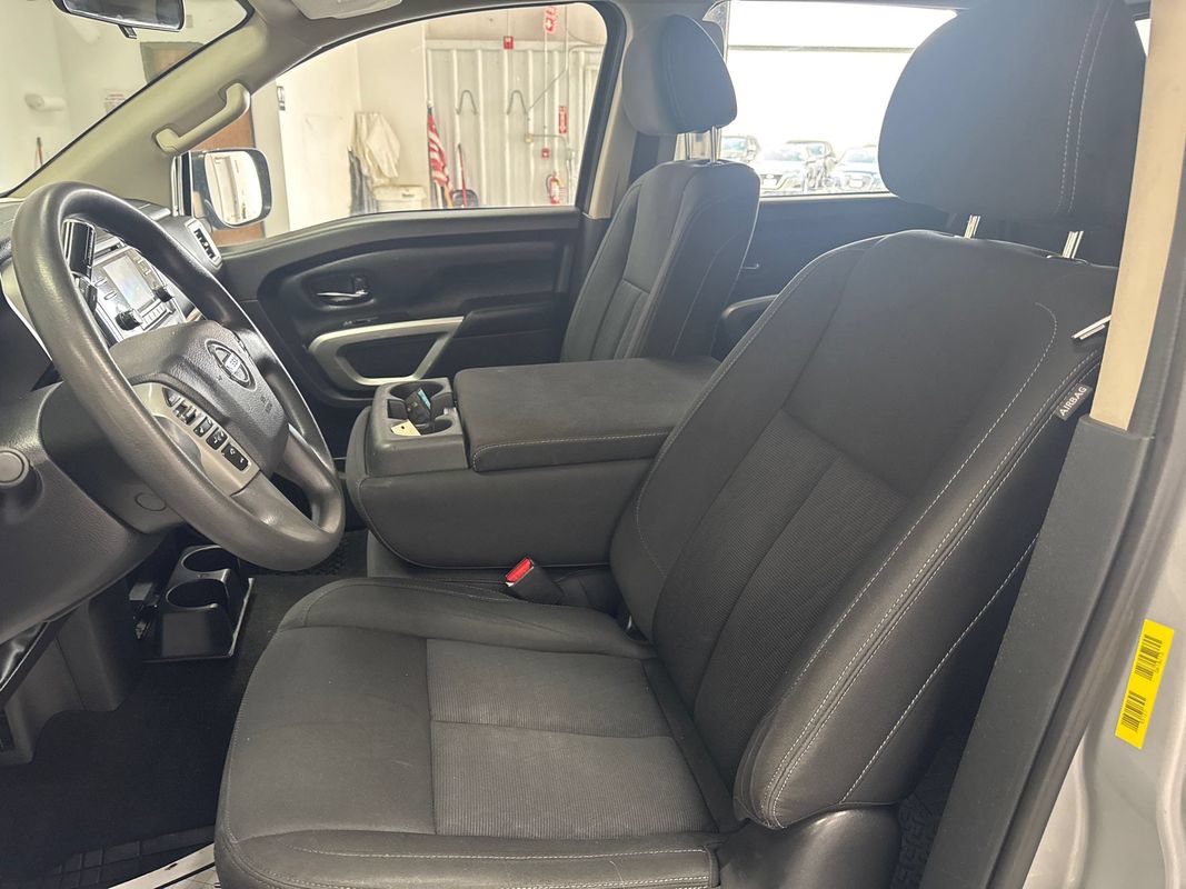 Used 2018 Nissan Titan SV AWD/4WD image 8