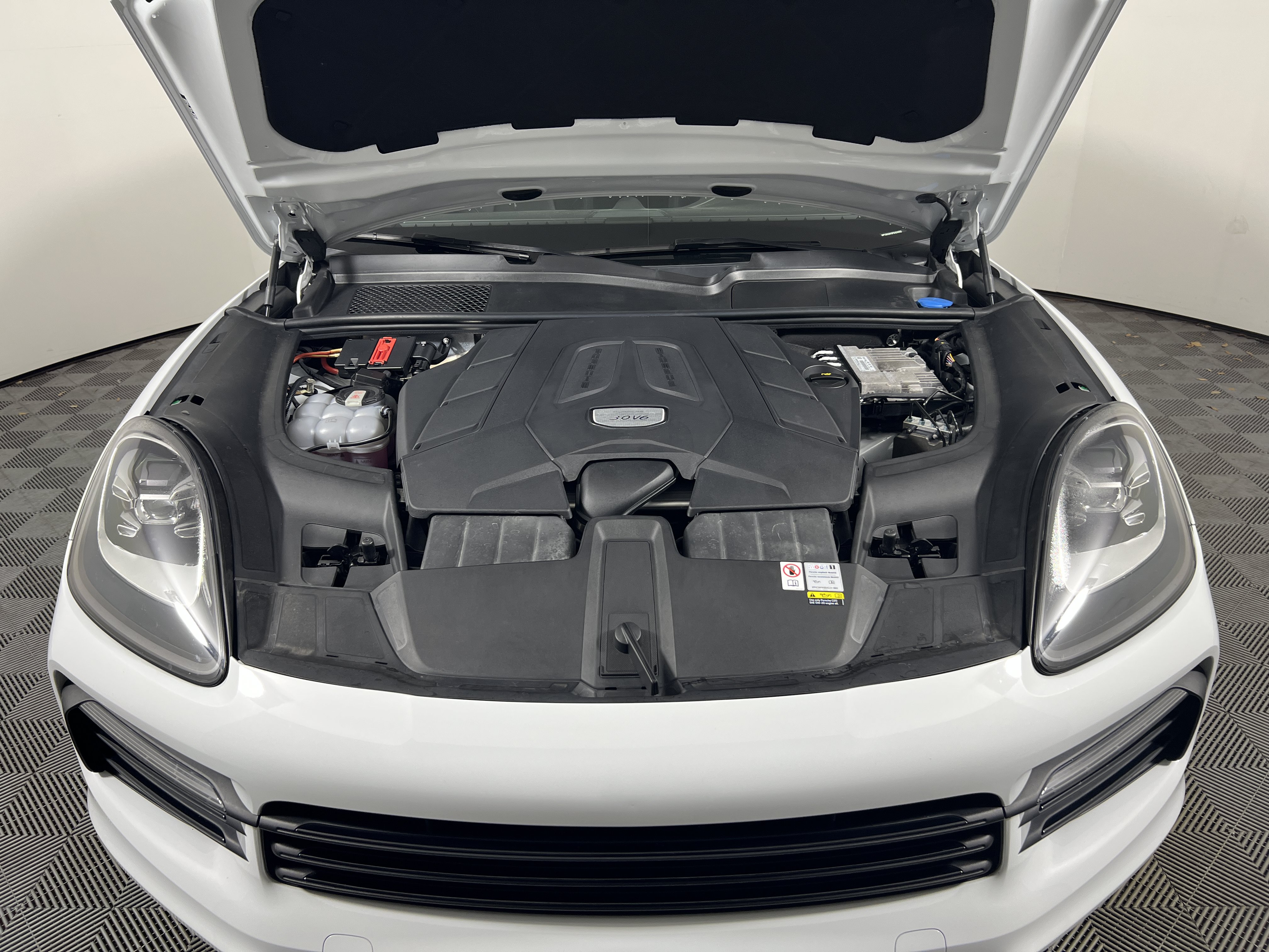 Used 2023 Porsche Cayenne Coupe AWD/4WD image 22