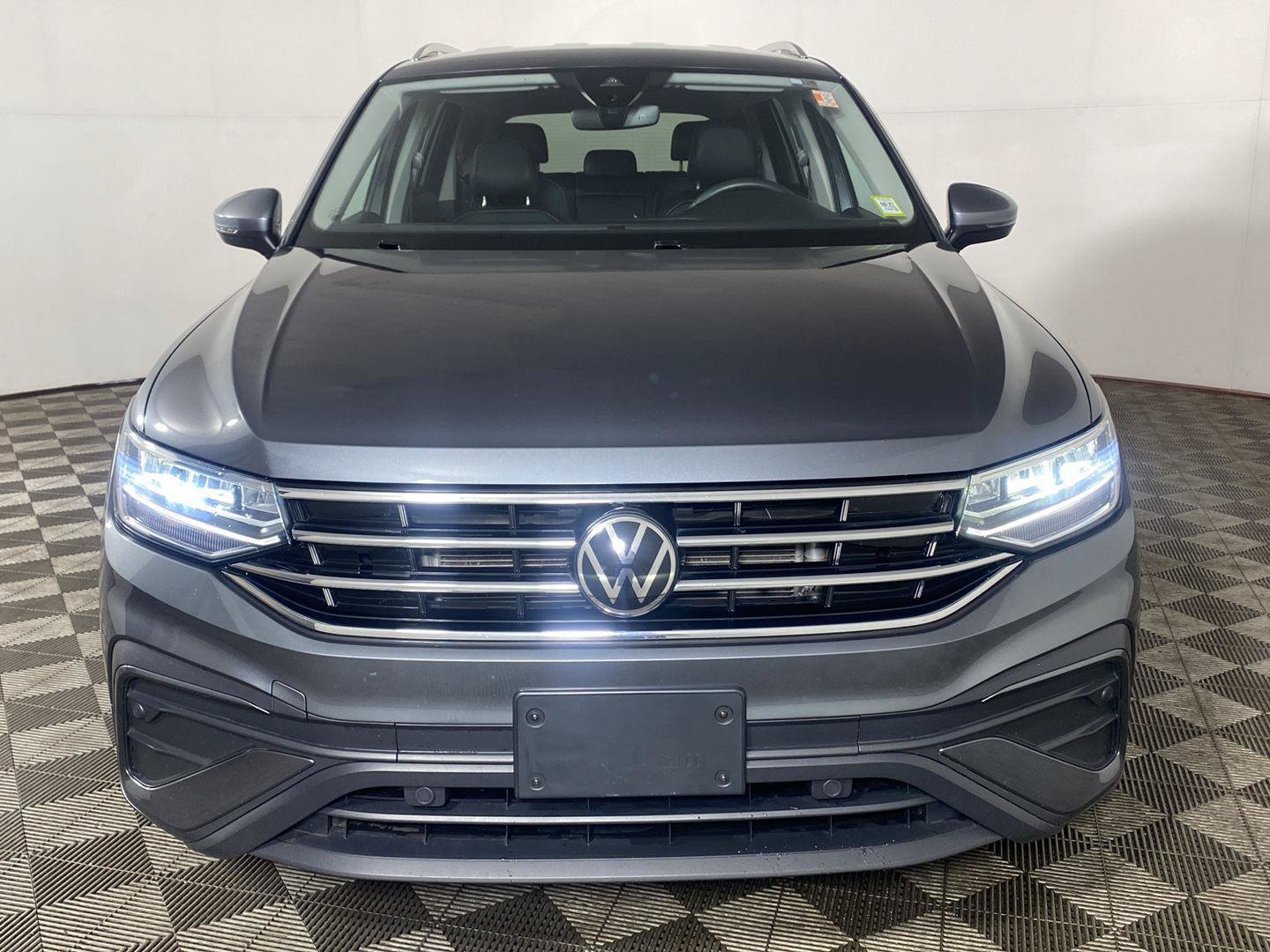 Used 2023 Volkswagen Tiguan SE AWD/4WD image 25