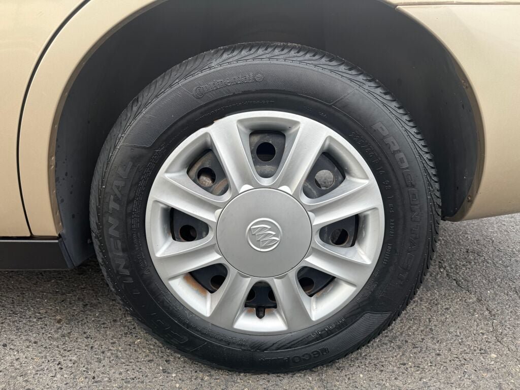 Used 2005 Buick LaCrosse CX FWD image 25