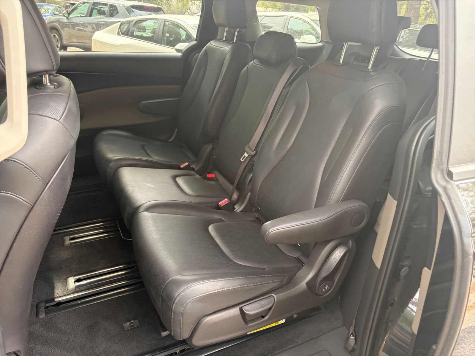 Used 2026 Kia Carnival FWD image 39