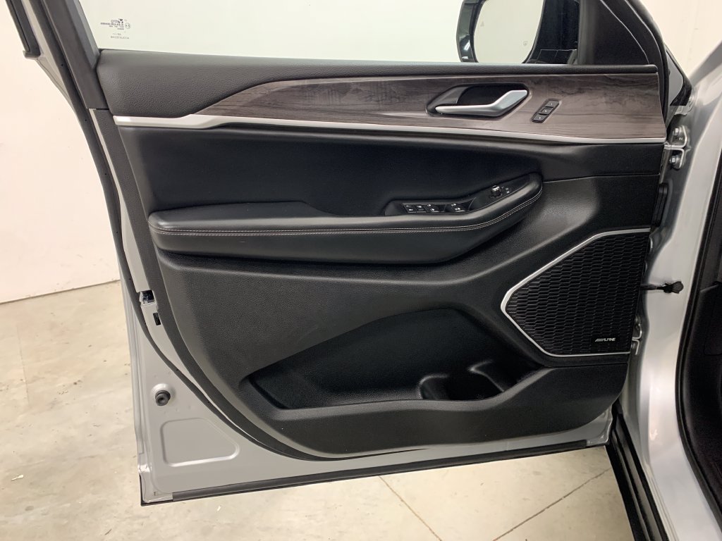 Used 2022 Jeep Grand Cherokee Limited AWD/4WD image 18