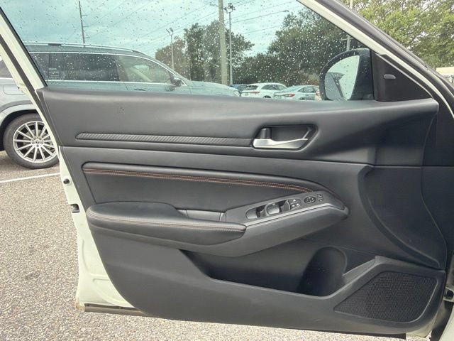 Used 2022 Nissan Altima 2.5 SR w/ Midnight Edition Package FWD image 10