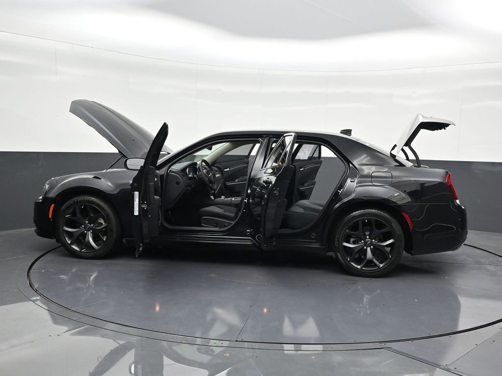 Used 2023 Chrysler 300 Touring w/ Sport Appearance Package image 35