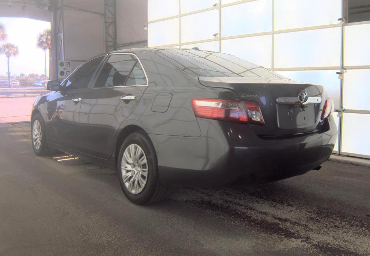 Used 2010 Toyota Camry LE FWD image 5