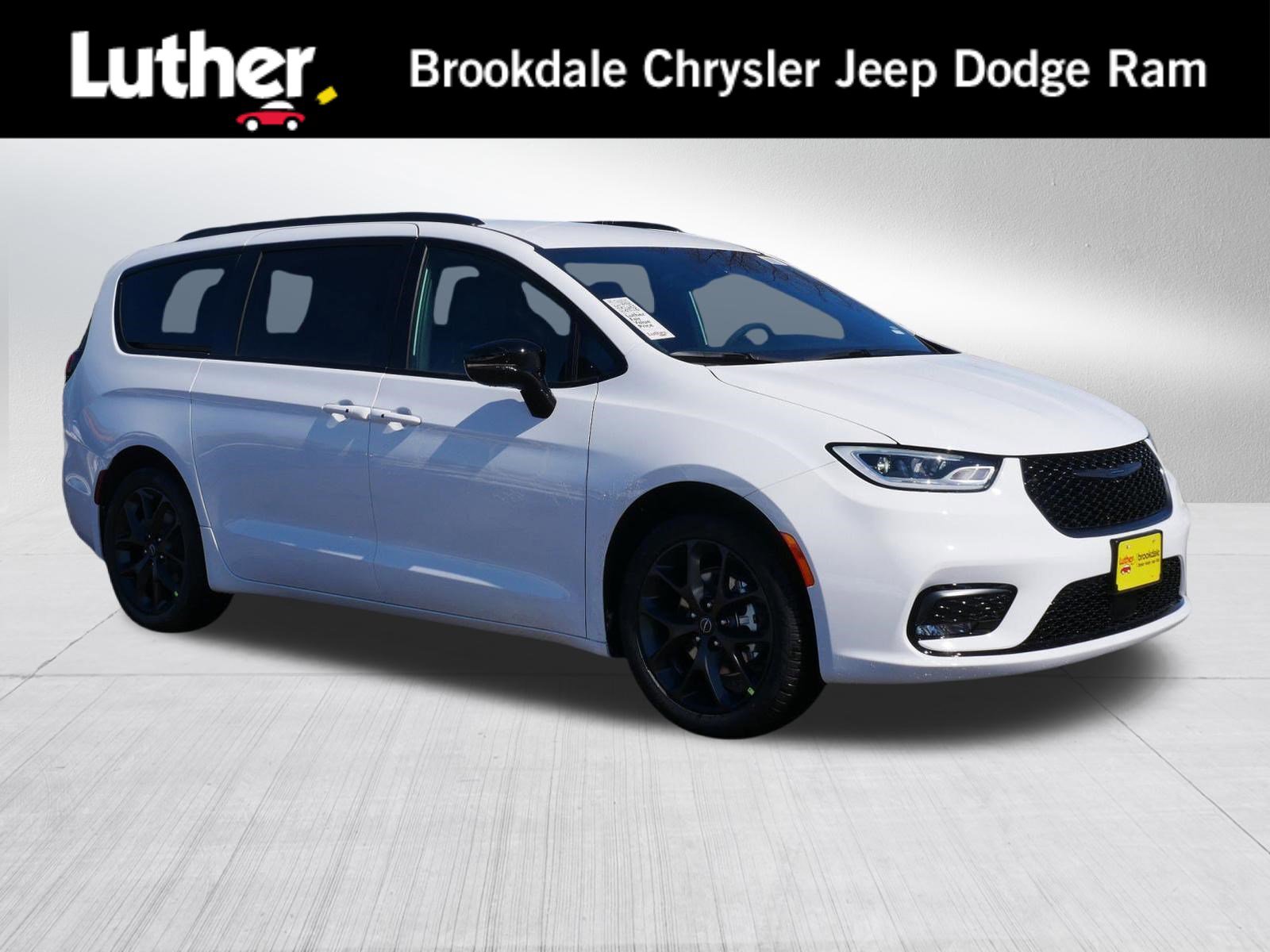 New 2026 Chrysler Pacifica Select