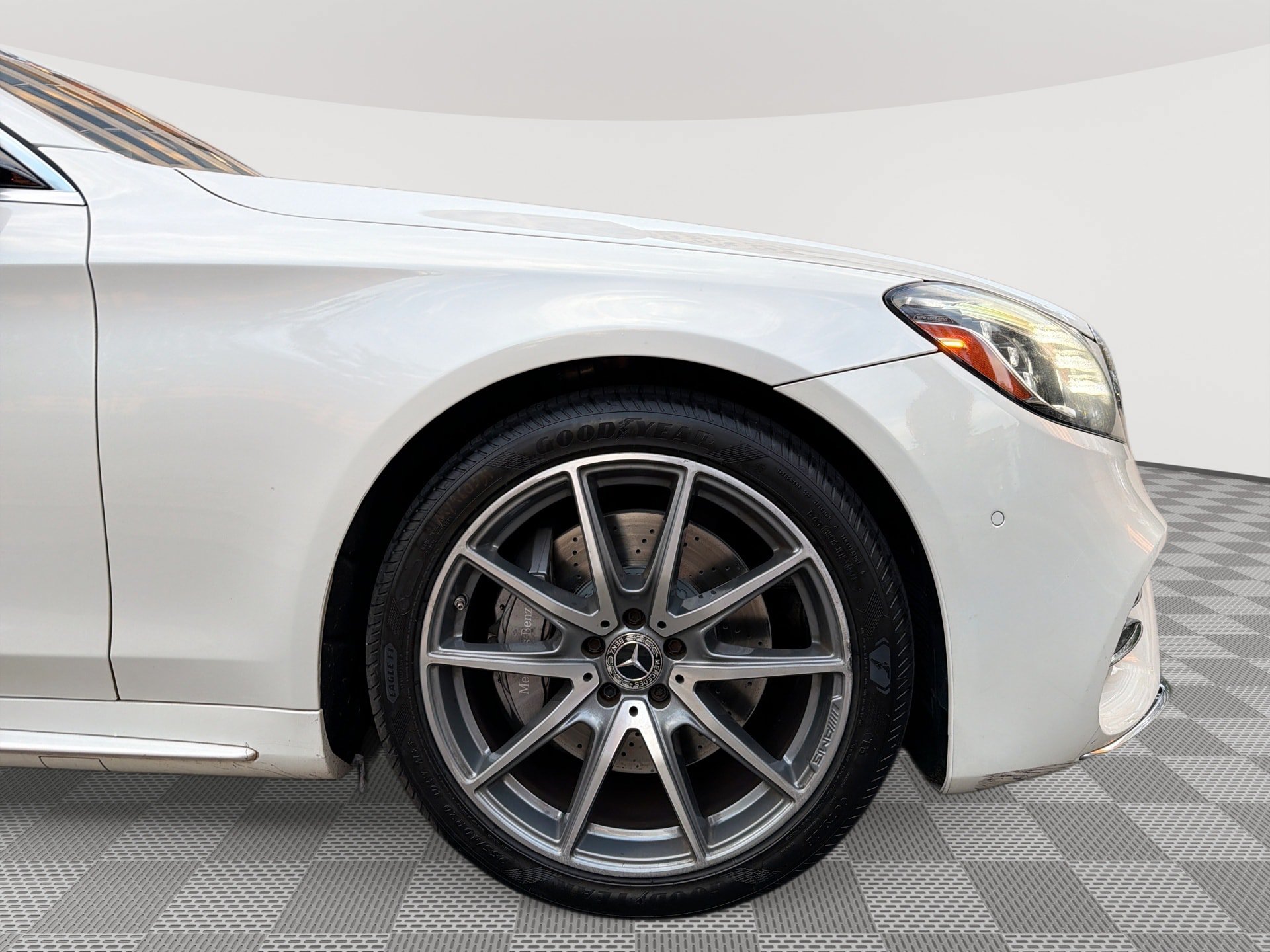 Used 2019 Mercedes-Benz S 560 Sedan w/ AMG Line Exterior image 31