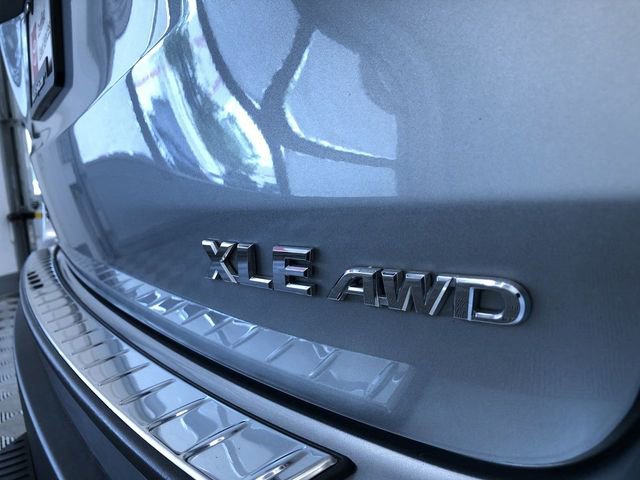 Used 2019 Toyota Highlander XLE AWD/4WD image 18