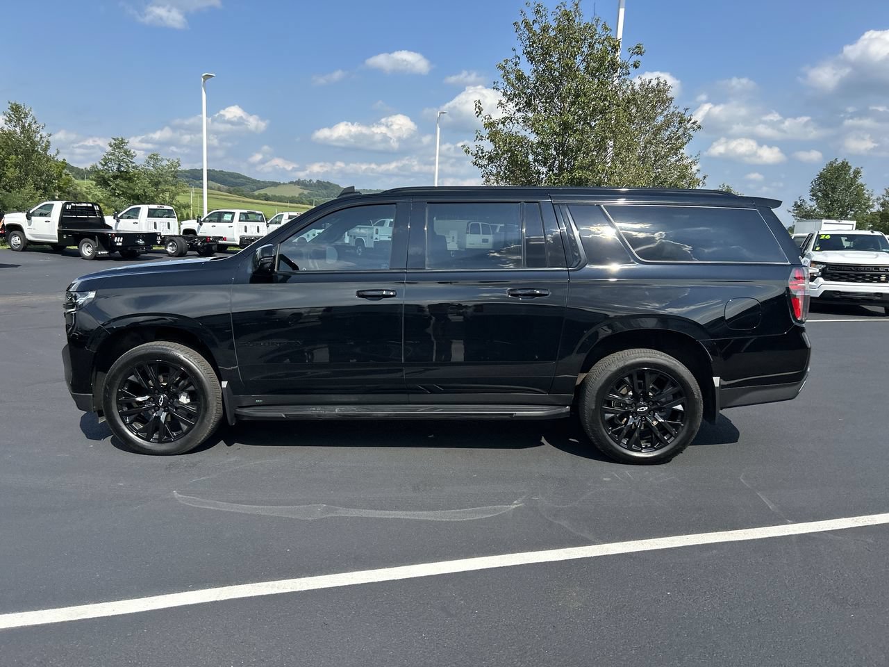 Used 2024 Chevrolet Suburban RST w/ Luxury Package AWD/4WD video 4