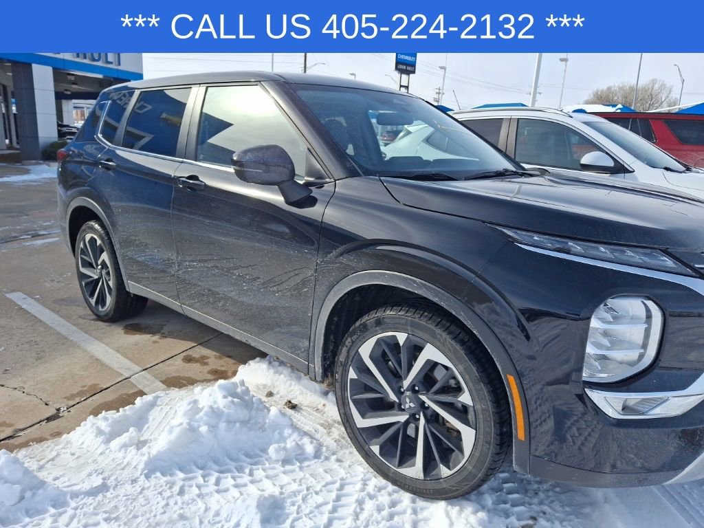 Used 2024 Mitsubishi Outlander SE Black Edition image 13