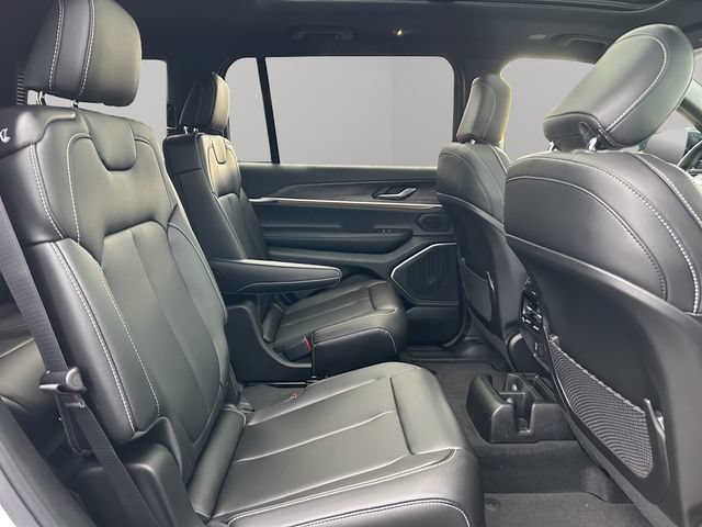 New 2026 Jeep Grand Cherokee L Limited w/ Limited Altitude Package AWD/4WD image 34