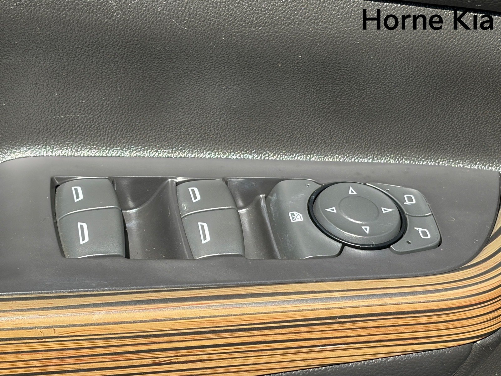 Used 2018 GMC Acadia SLE FWD image 16