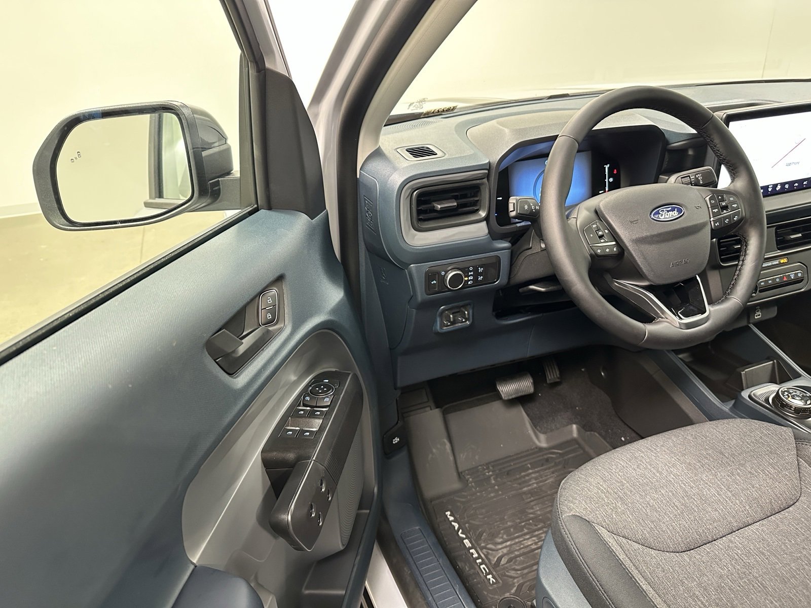 New 2025 Ford Maverick XLT w/ XLT Luxury Package image 14