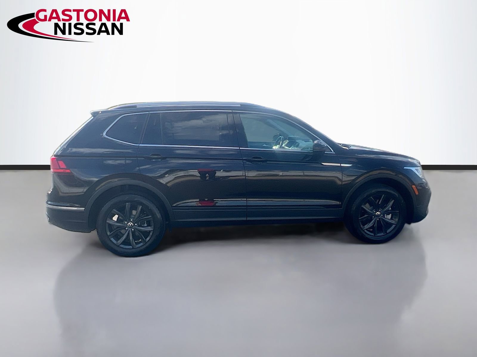 Used 2024 Volkswagen Tiguan SE image 10