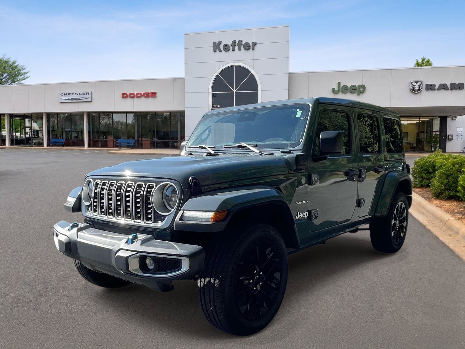 Used 2024 Jeep Wrangler Unlimited Sahara w/ Technology Group AWD/4WD image 1