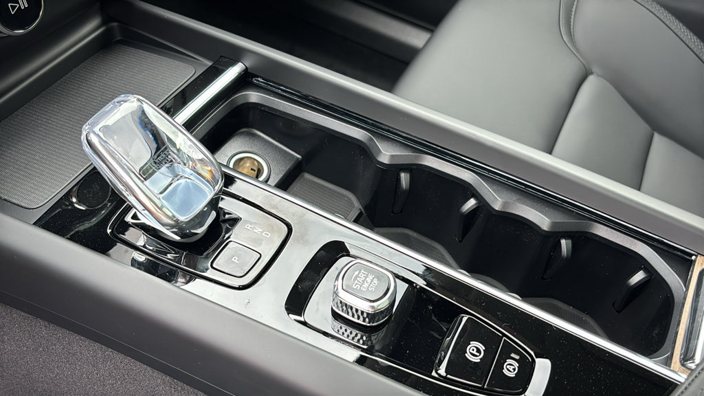 New 2027 Volvo XC60 B5 Plus AWD/4WD image 22