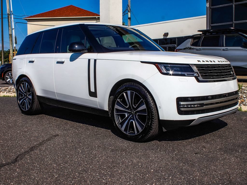 Used 2023 Land Rover Range Rover SE AWD/4WD image 3