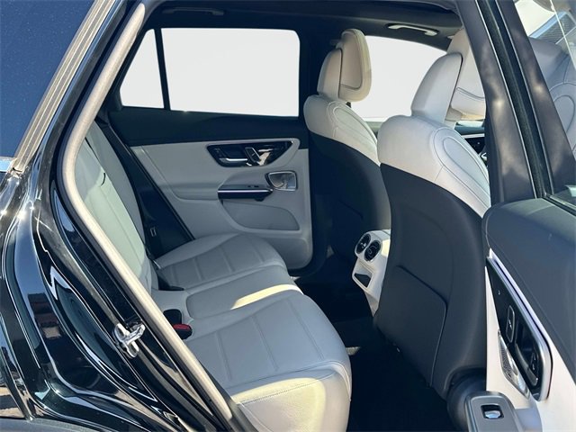 Used 2025 Mercedes-Benz GLC 350e 4MATIC image 21
