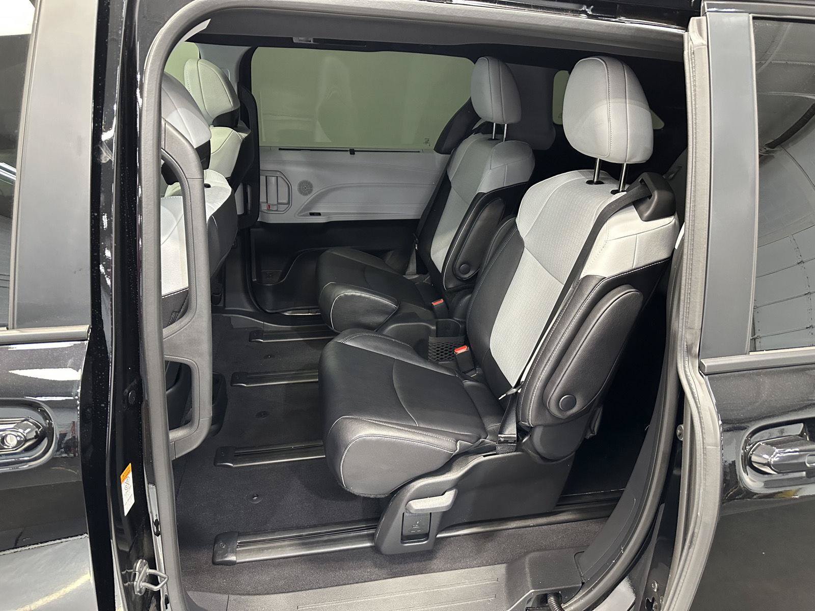 Used 2026 Toyota Sienna XSE AWD/4WD image 28
