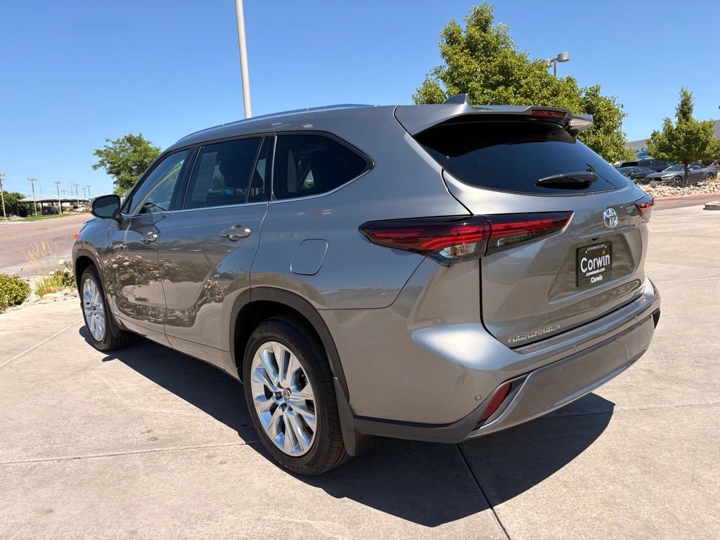 Used 2026 Toyota Highlander Limited AWD/4WD image 5