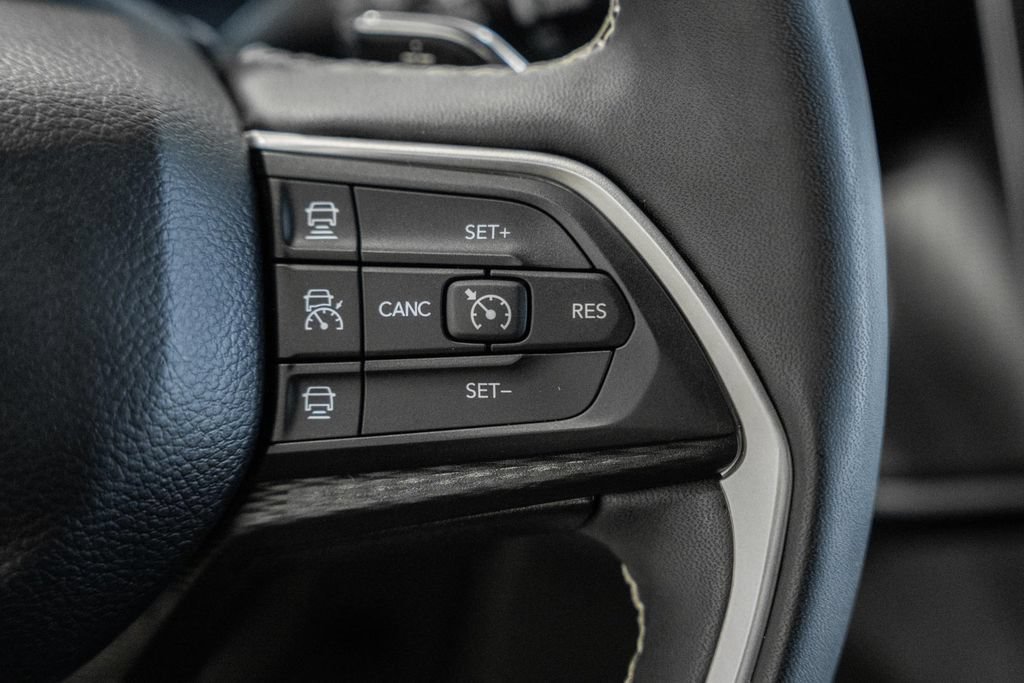 Certified 2024 Jeep Grand Cherokee Laredo w/ Luxury Tech Group I AWD/4WD image 25