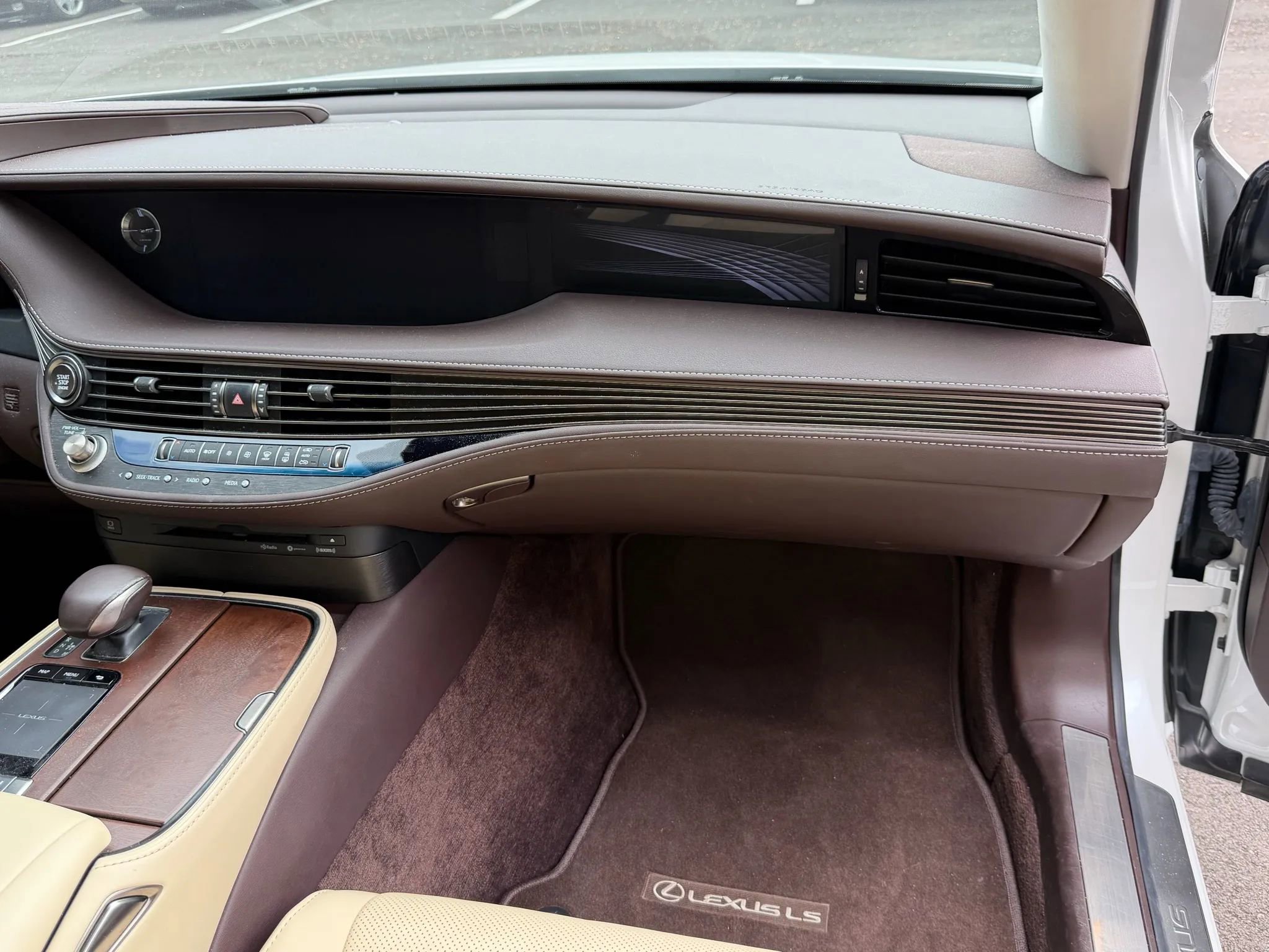 Used 2020 Lexus LS 500 w/ Accessory Package (Z2) image 10