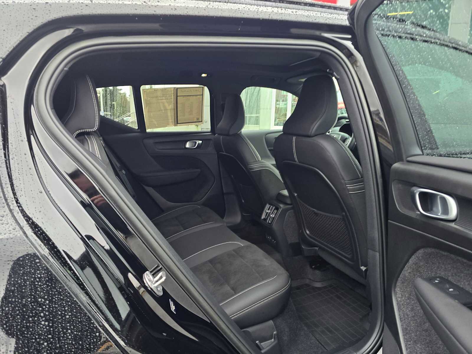 Used 2023 Volvo XC40 Recharge Ultimate w/ Protection Package Premier image 15