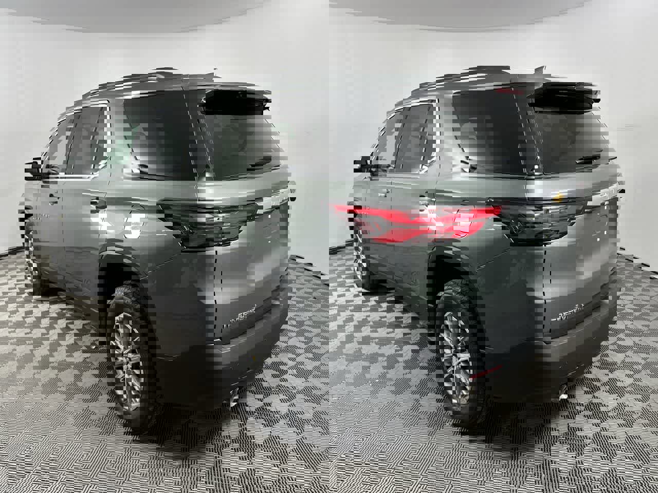 Used 2023 Chevrolet Traverse LT image 16