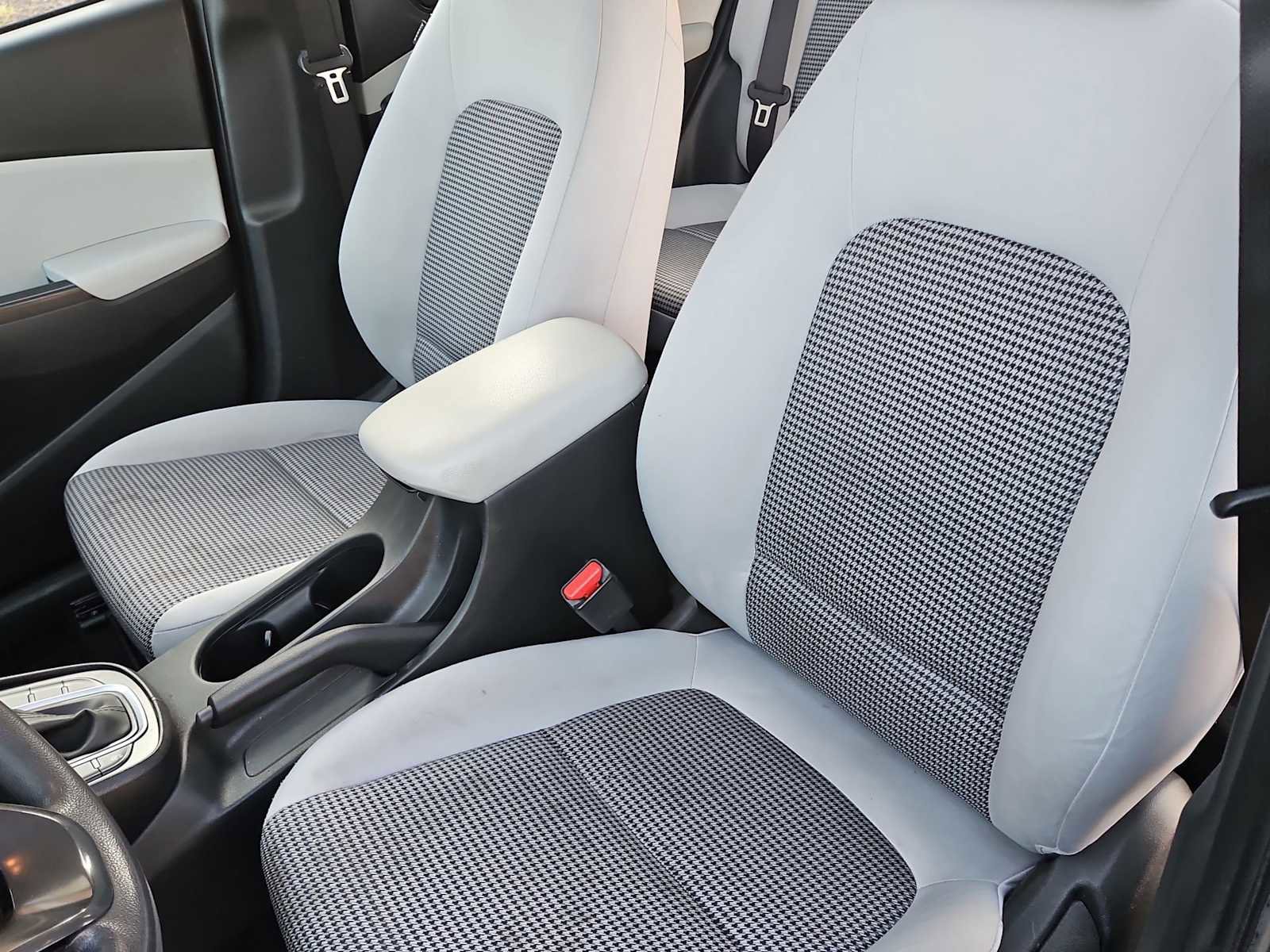 Used 2022 Hyundai Kona SE image 17