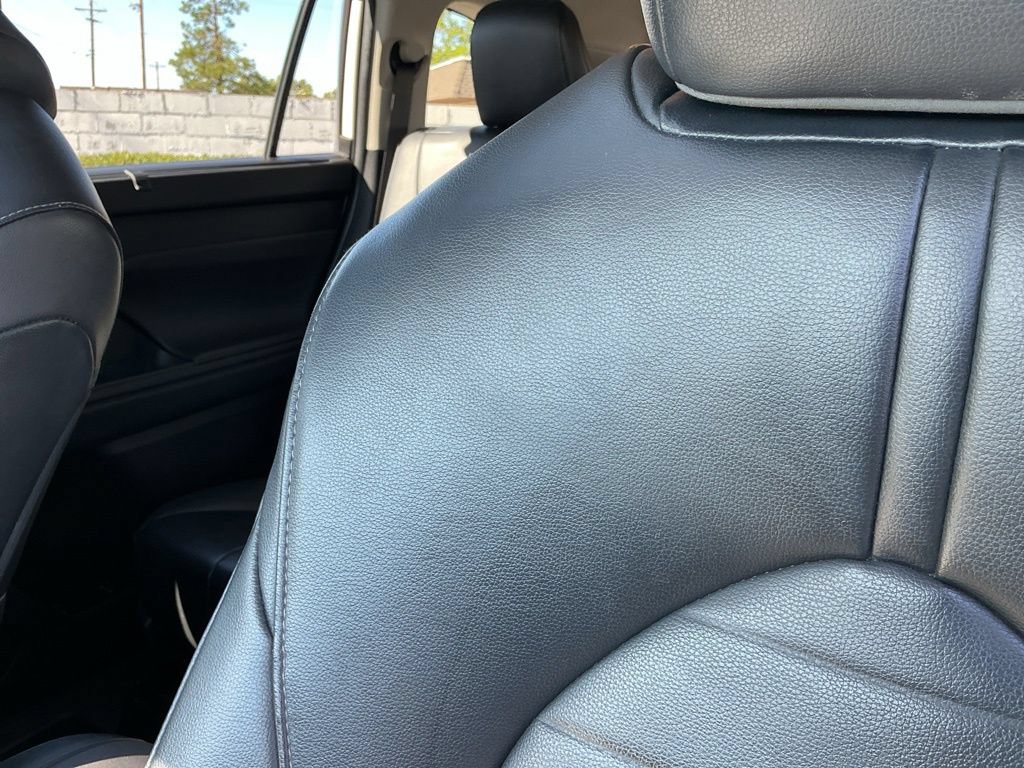 Used 2022 Toyota Highlander XLE AWD/4WD image 16