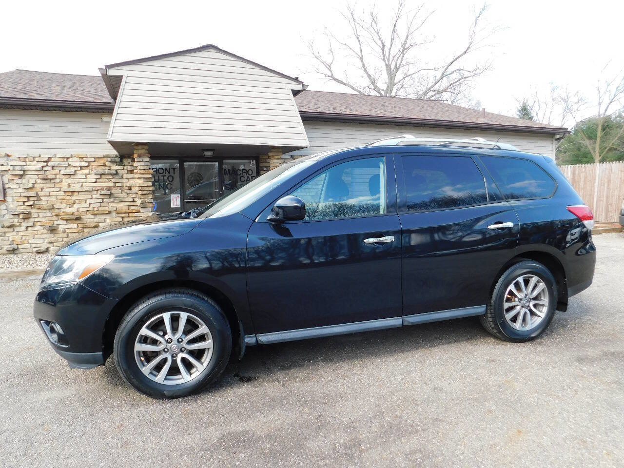 Used 2013 Nissan Pathfinder SV w/ Trailer Tow Pkg AWD/4WD image 6