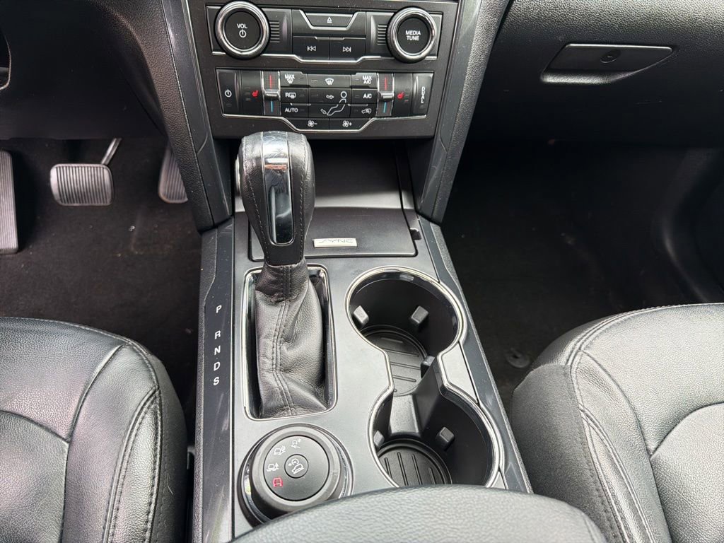 Used 2018 Ford Explorer XLT w/ Equipment Group 202A AWD/4WD image 18
