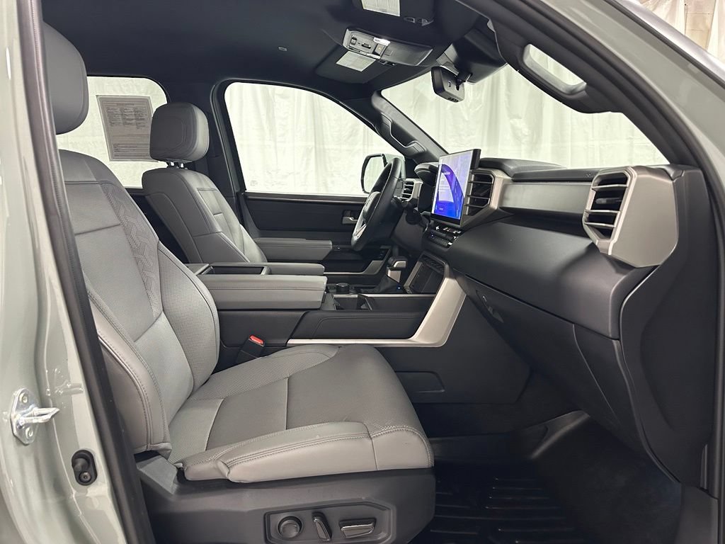 Used 2025 Toyota Tundra Limited AWD/4WD image 60